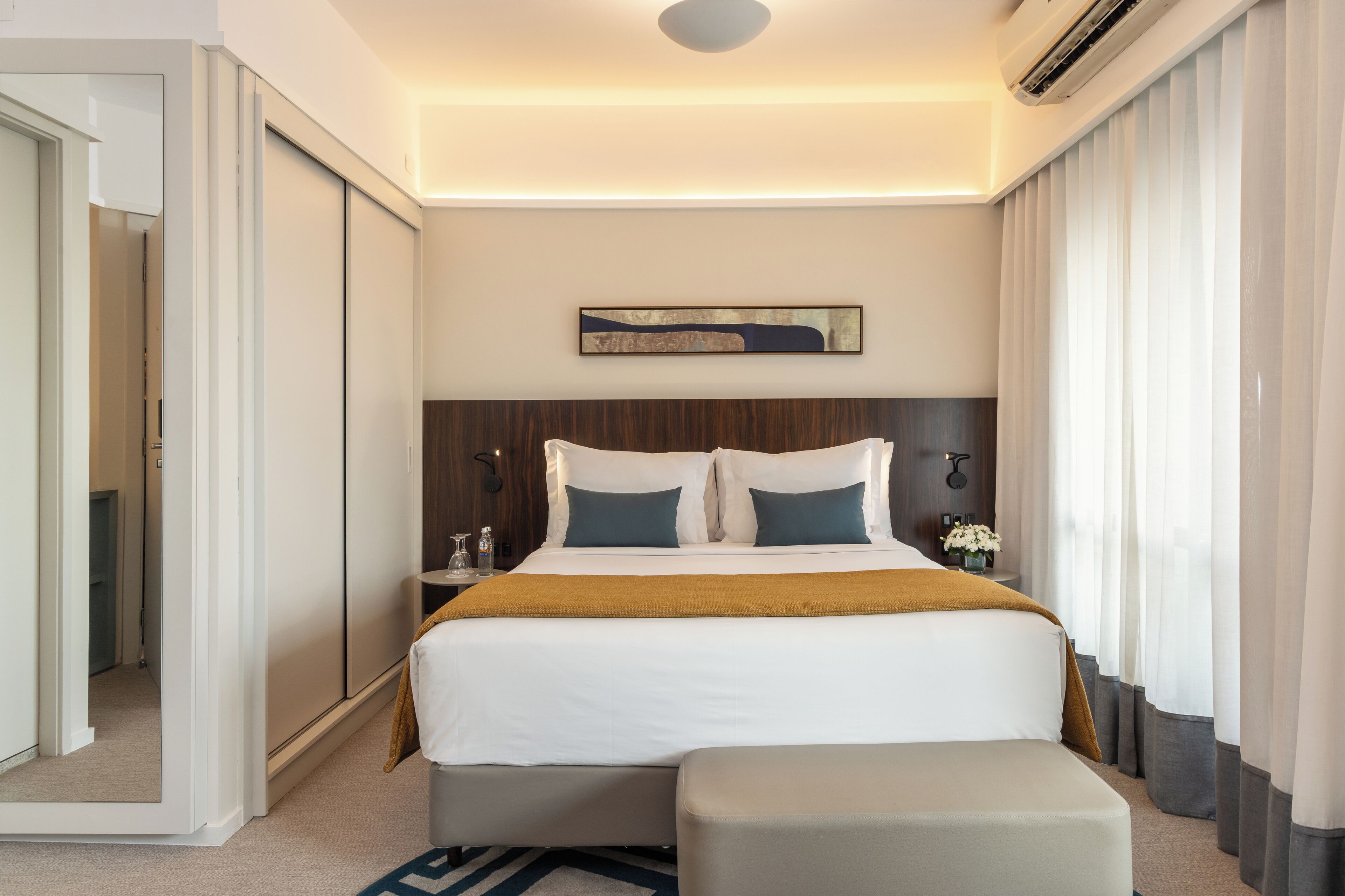 Sábanas de algodón egipcio, ropa de cama de alta calidad y minibar 