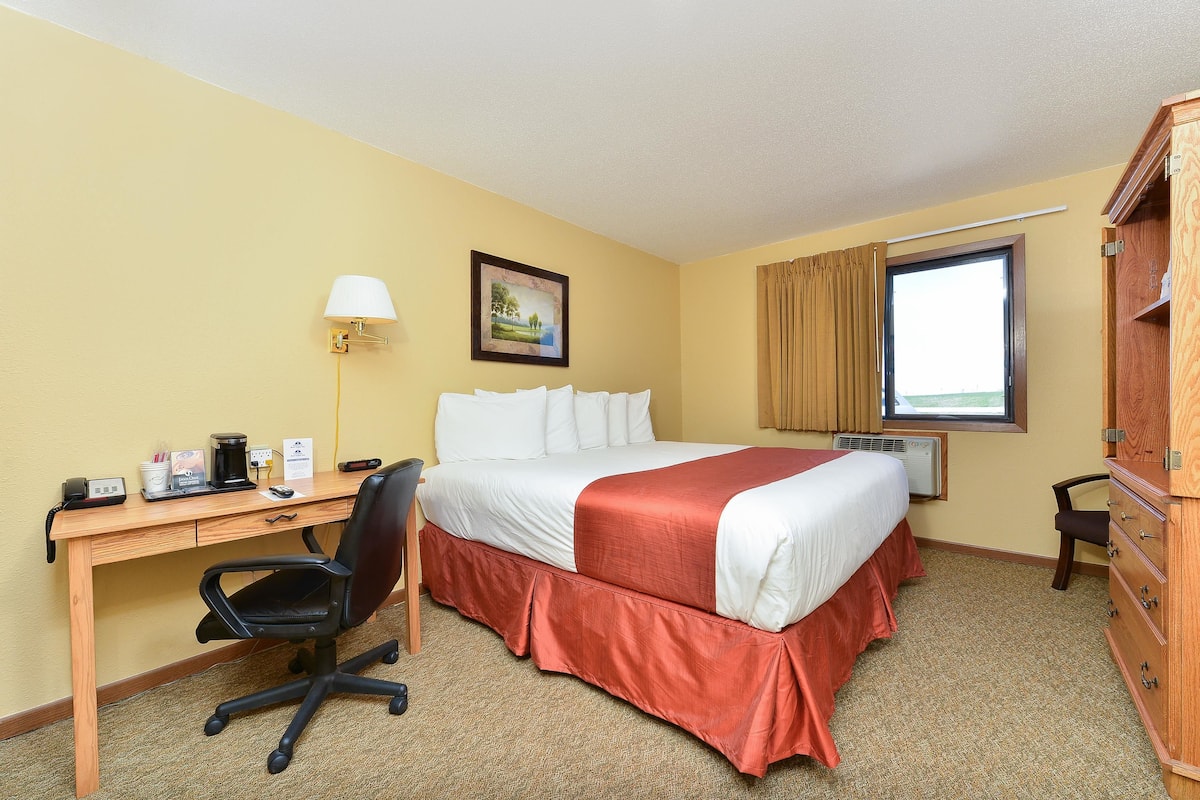 Desk, free WiFi, bed sheets, alarm clocks