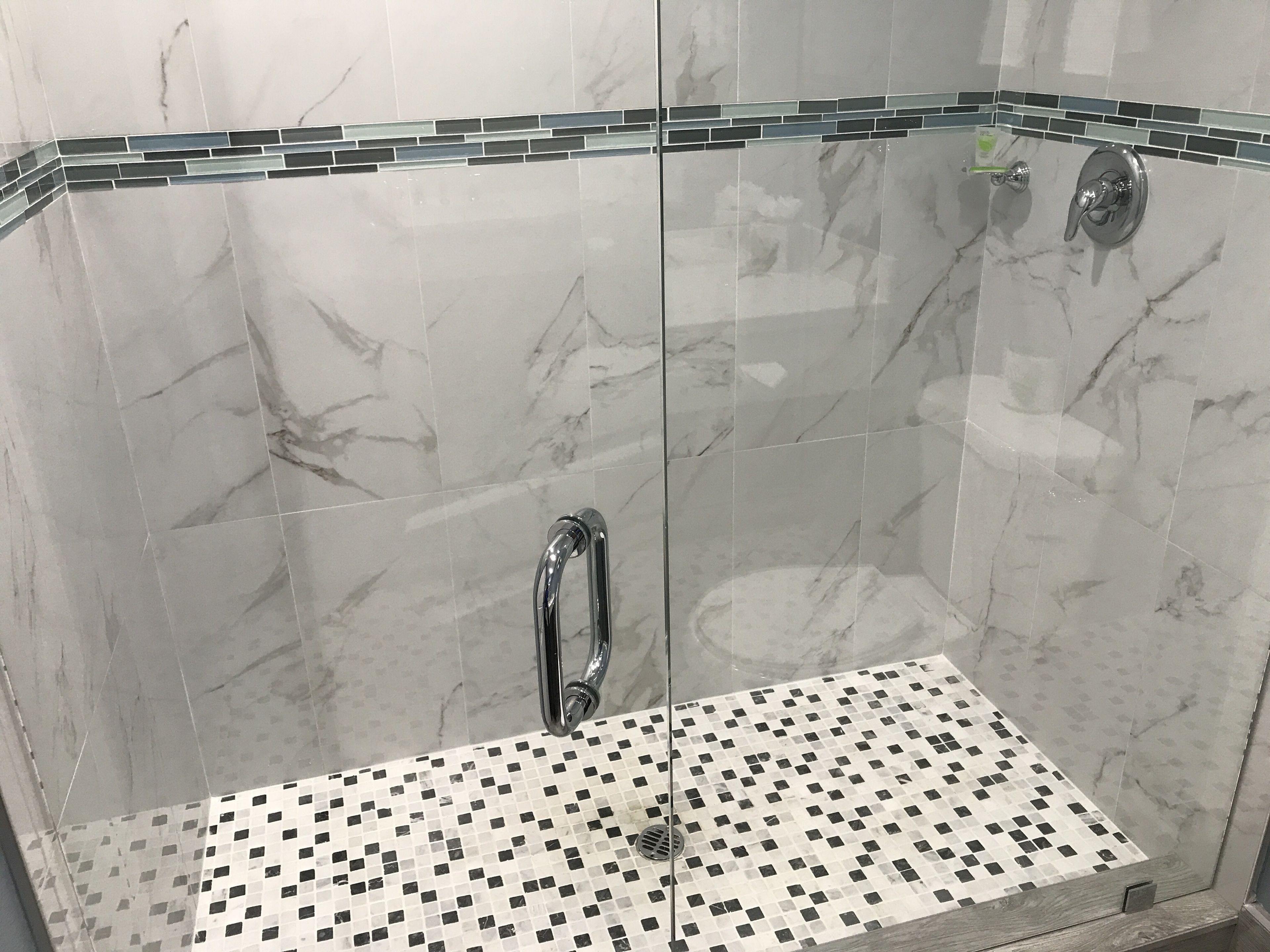 standard room, 1 king bed, jetted tub, harbour view | bathroom shower