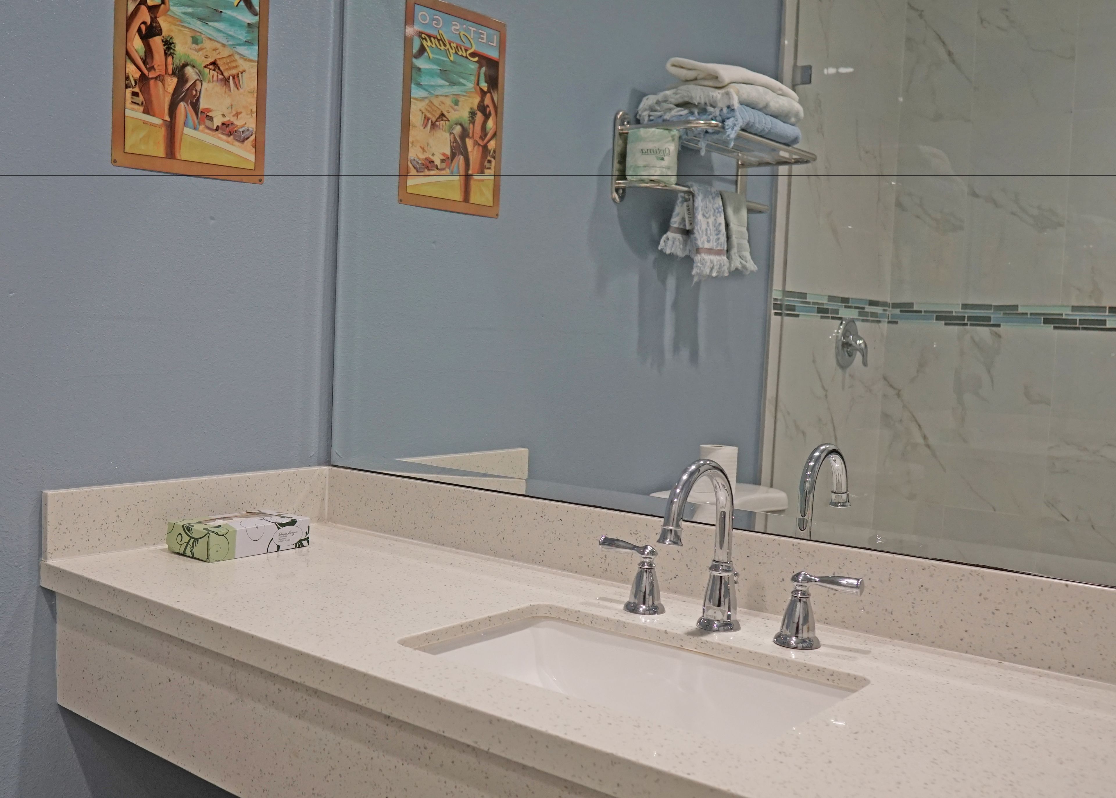 combined shower/bathtub, free toiletries, hair dryer, towels