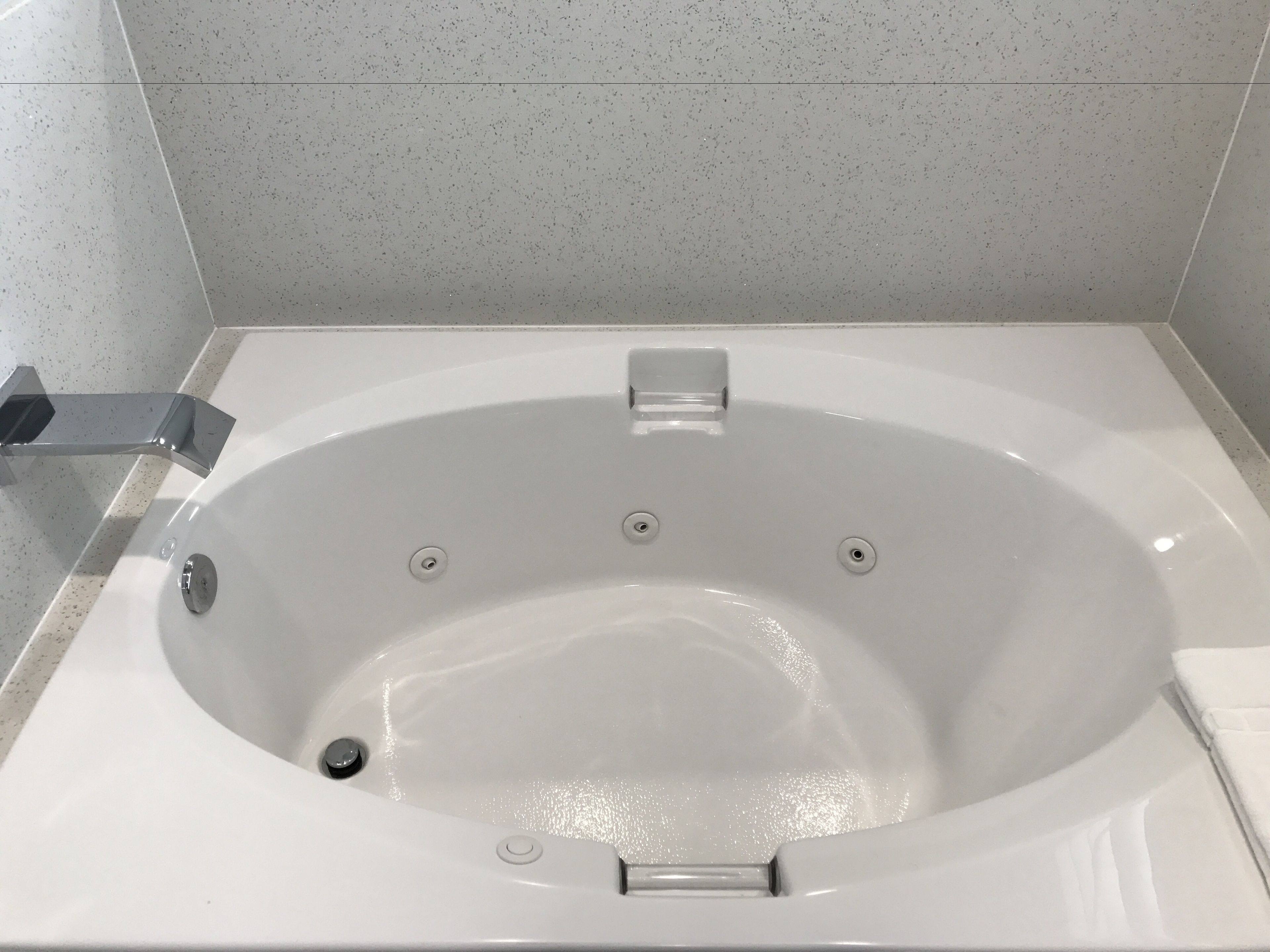 standard room, 1 king bed, jetted tub | jetted bathtub