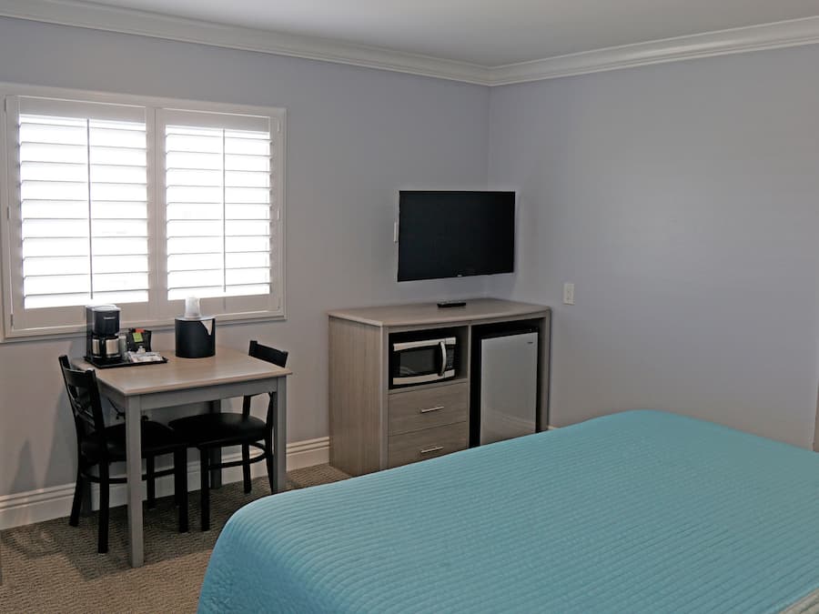 Premium bedding, down duvets, pillow-top beds, blackout curtains