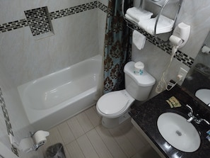 Combined shower/bathtub, hair dryer, towels