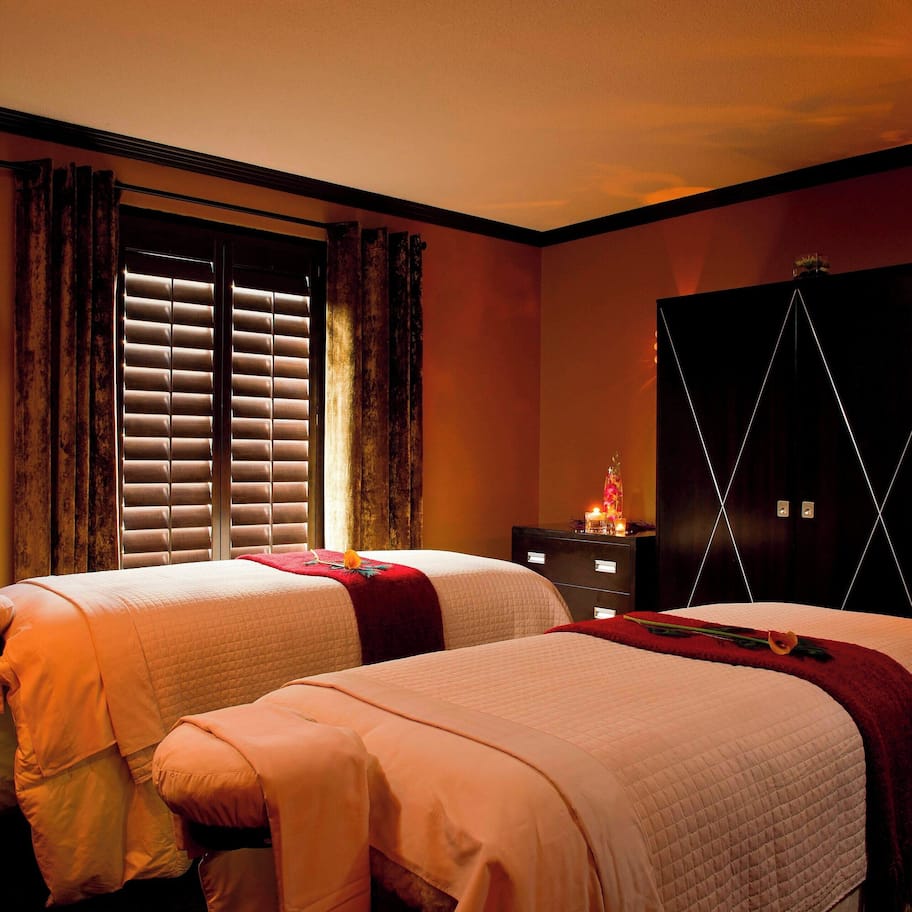 Couples treatment rooms, body treatments, aromatherapy