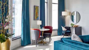 Presidential-Suite, 1 Schlafzimmer | Wohnzimmer | 37-Zoll-LCD-Fernseher mit Satellitenempfang, Fernseher, Pay-TV