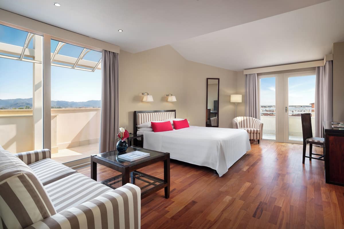 Frette Italian sheets, premium bedding, down comforters, pillowtop beds