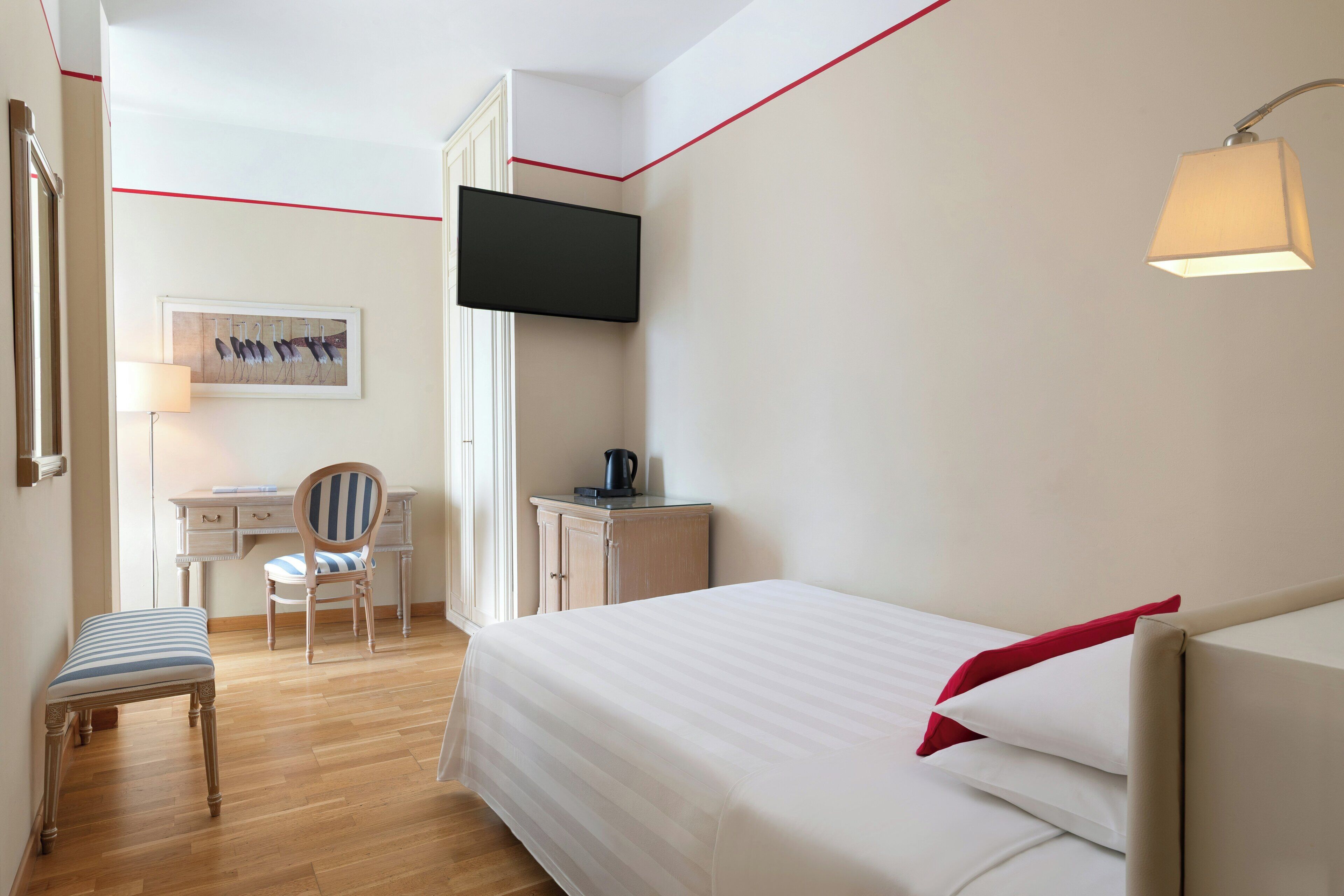 Single Room | Frette Italian sheets, premium bedding, down comforters, pillowtop beds