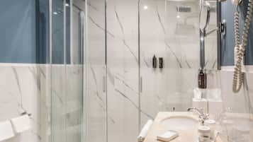 Junior Suite, Balcony | Bathroom | Combined shower/bathtub, hair dryer, bidet, towels