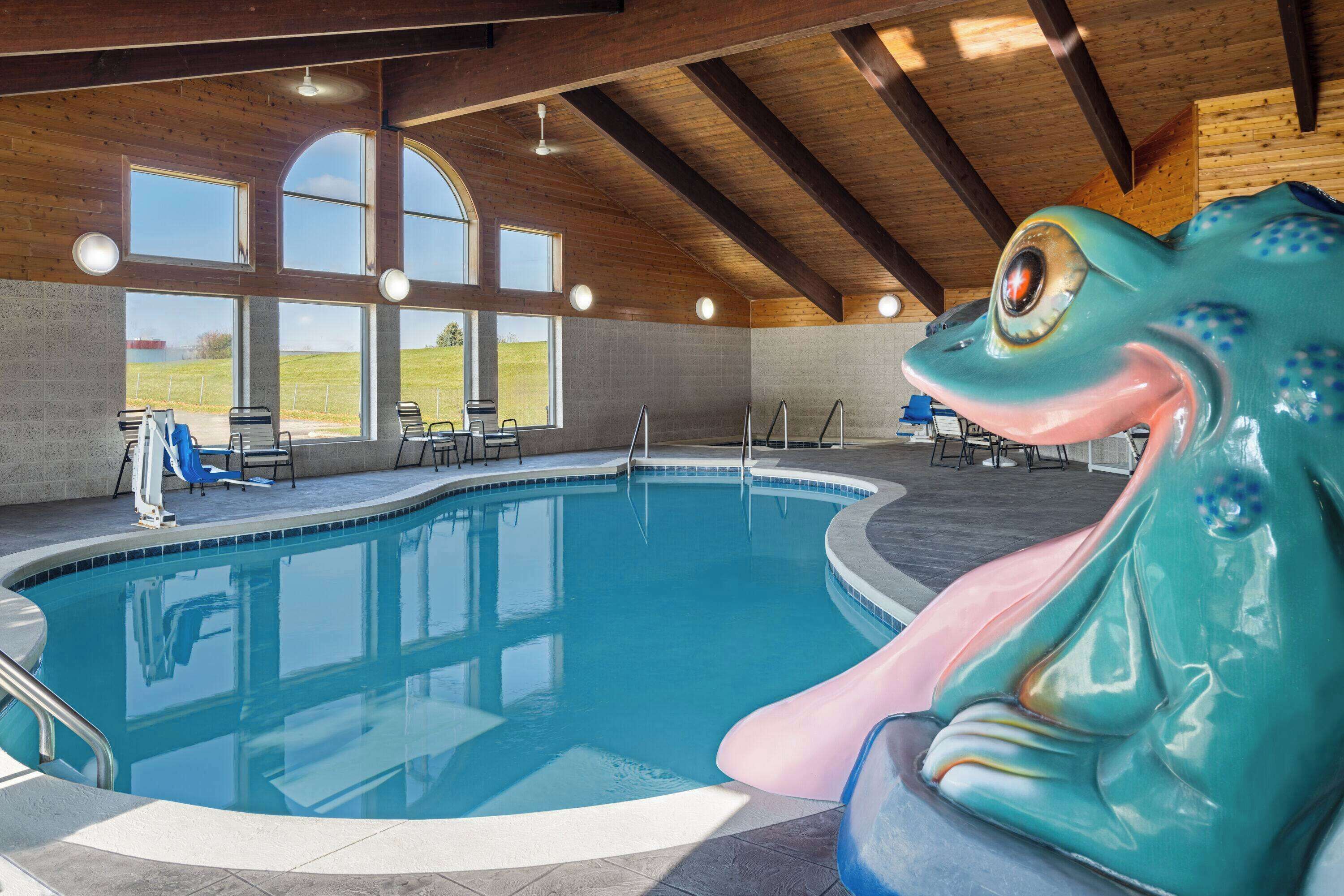 Una piscina cubierta