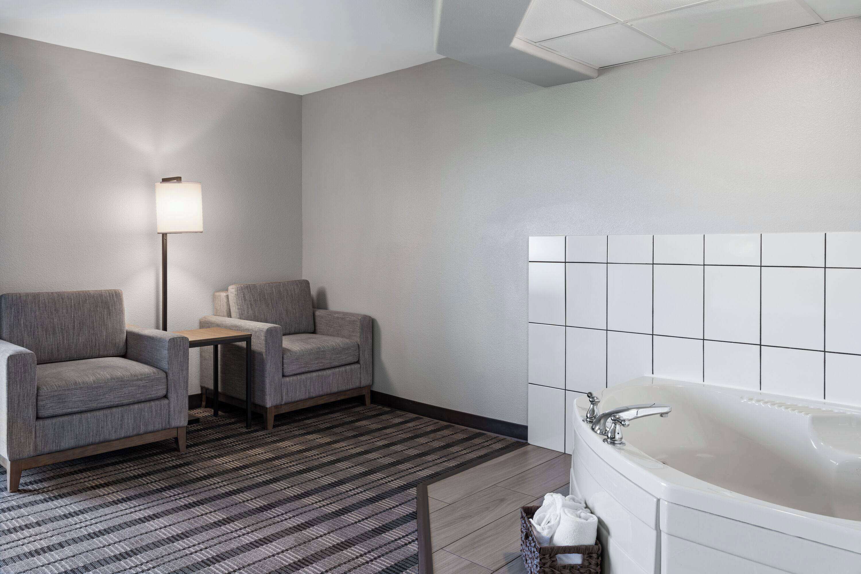 premium studio, 1 king bed, non smoking | jetted bathtub