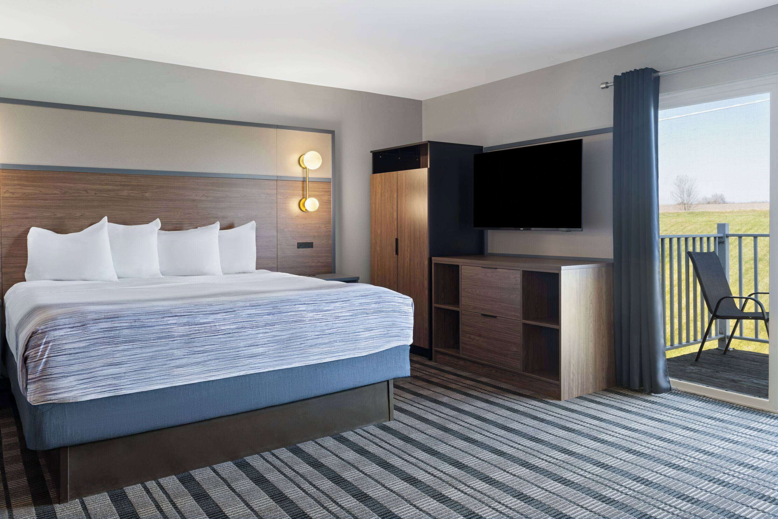 premium studio, 1 king bed, non smoking | jetted bathtub