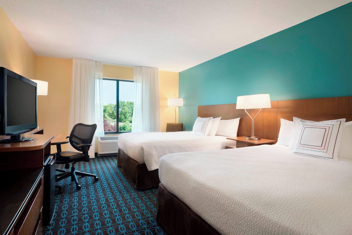 Premium bedding, in-room safe, desk, blackout drapes