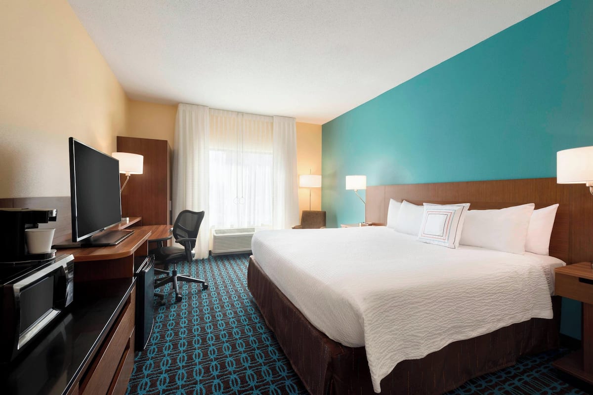 Premium bedding, in-room safe, desk, blackout drapes