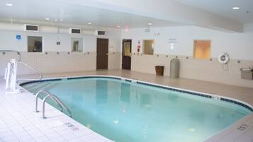 Una piscina cubierta