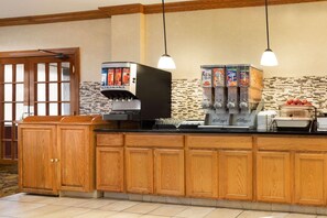 Free daily buffet breakfast - Country Inn & Suites by Radisson, Macedonia, OH (Macedonia)