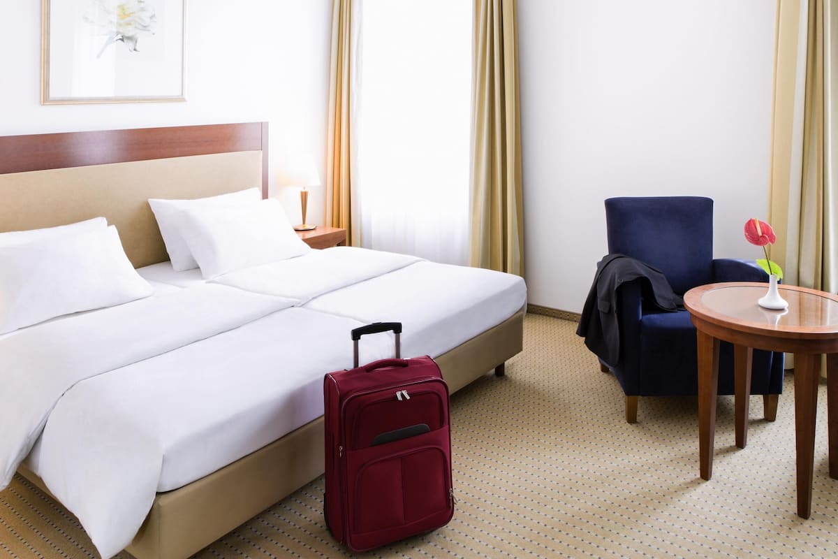 Hypo-allergenic bedding, minibar, desk, blackout drapes