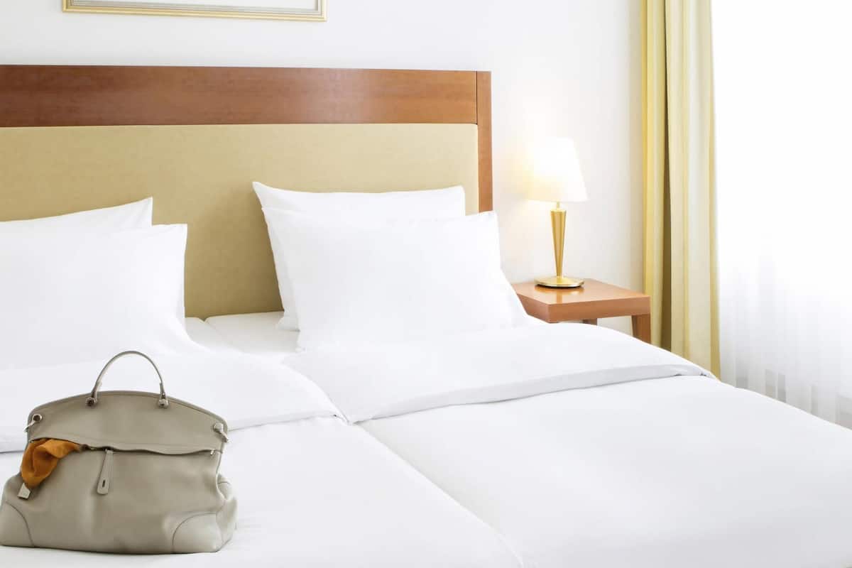 Literie hypoallergénique, minibar, bureau, rideaux occultants