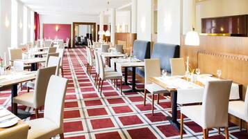 Petit déjeuner, déjeuner et dßner servis sur place