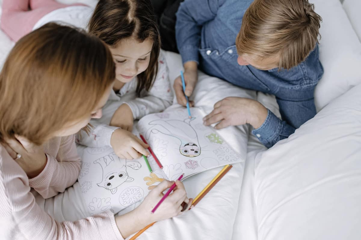 家庭房 | 防过敏的被褥、迷你吧、办公桌、遮光窗帘