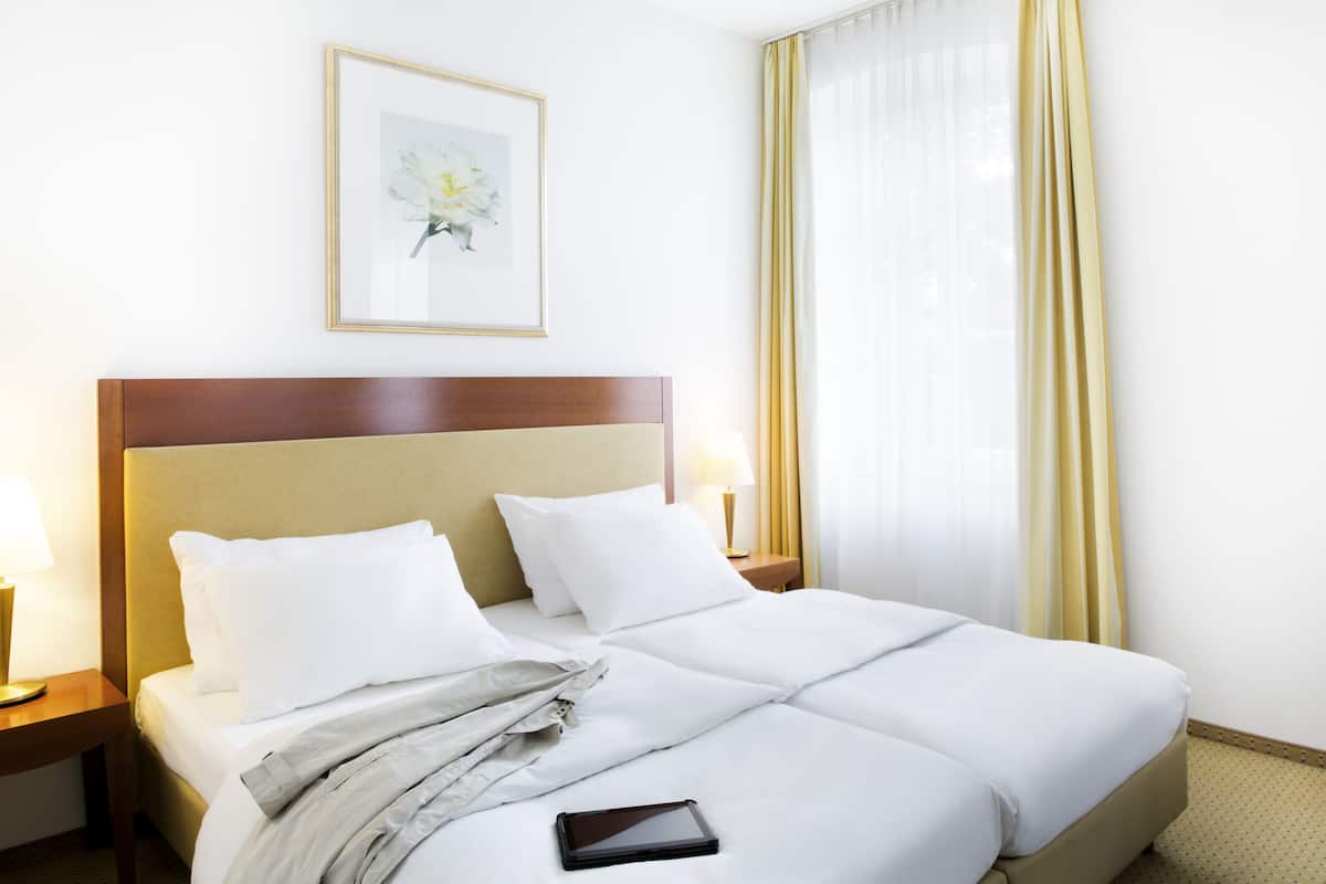 hypo-allergenic bedding, minibar, desk, blackout curtains