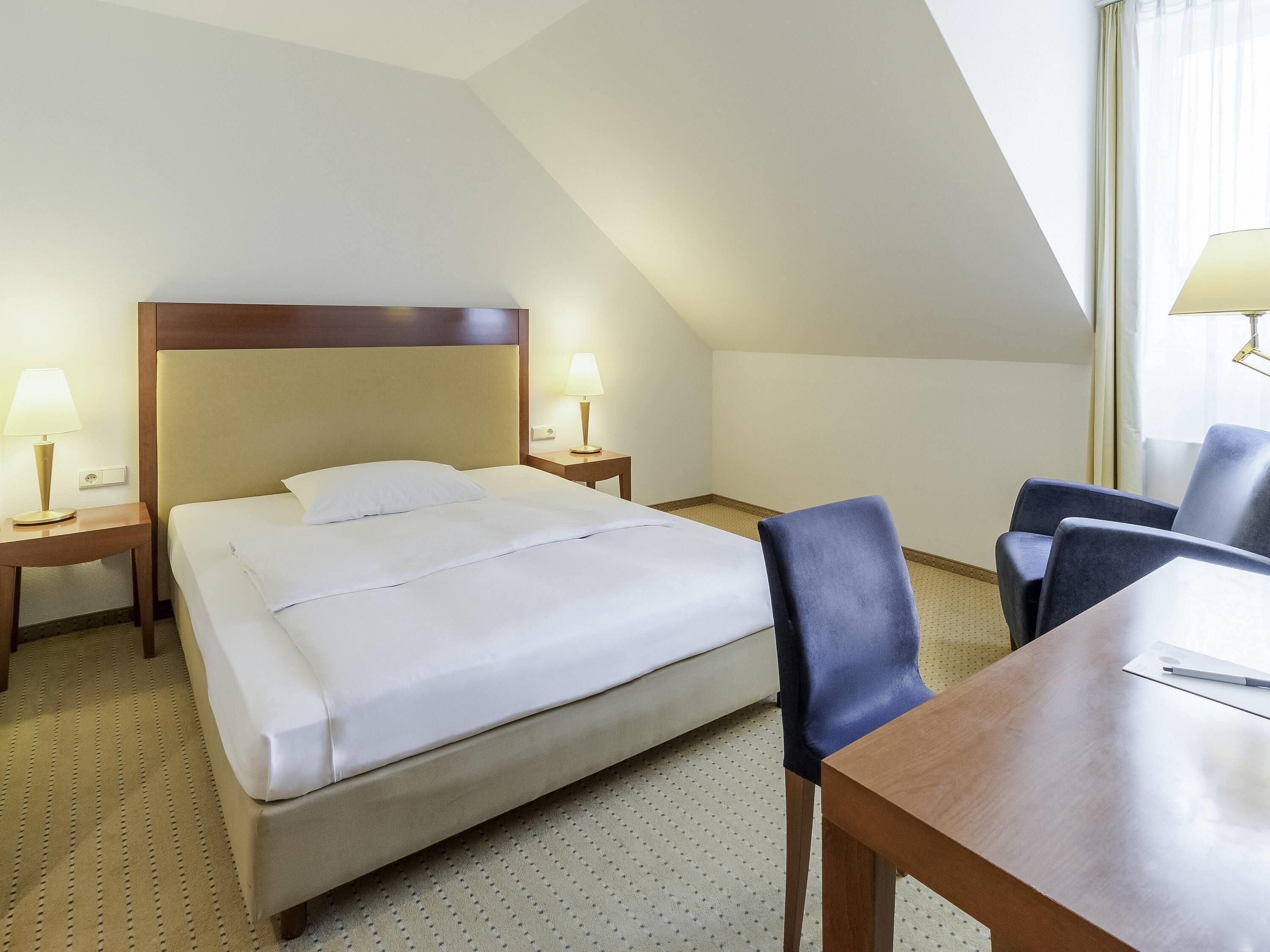 Standardzimmer | Allergikerbettwaren, Minibar, Schreibtisch, Verdunkelungsvorhänge
