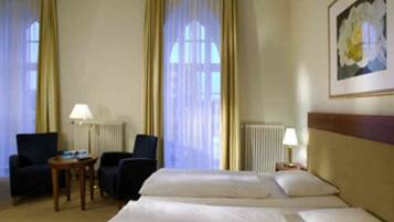 Allergikerbettwaren, Minibar, Schreibtisch, Verdunkelungsvorhänge