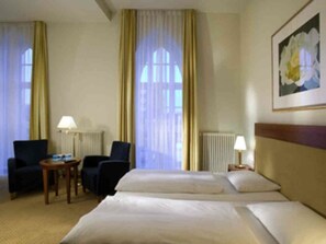 1 bedroom, hypo-allergenic bedding, minibar, desk