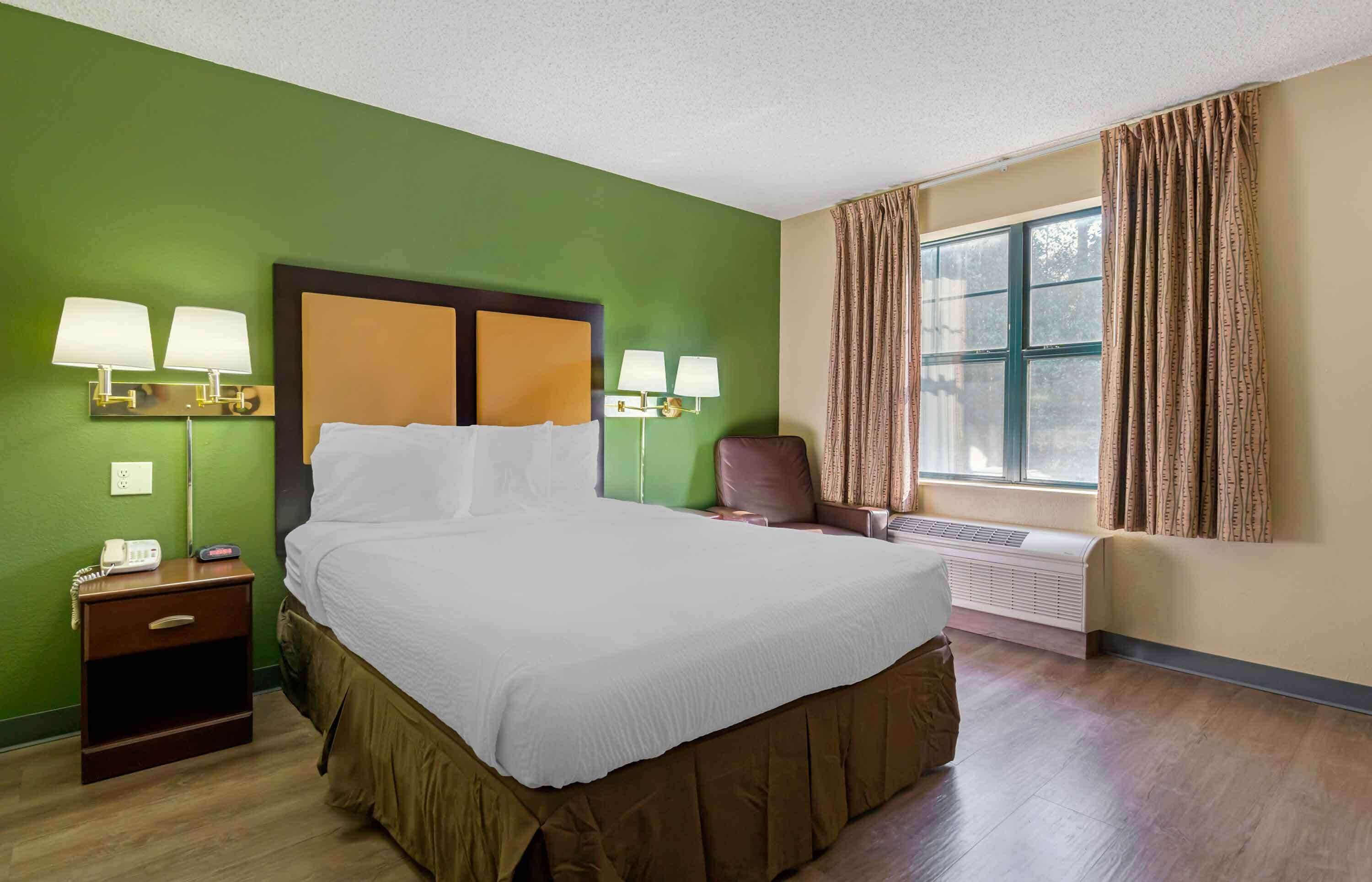 Studio - 1 queensize-säng - tillgänglighetsanpassat - icke-rökare | Skrivbord, mörkläggningsgardiner, strykjärn/strykbräda och gratis wi-fi