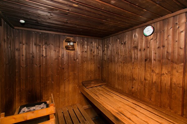 Sauna seca, banheira de hidromassagem, banho turco/hammam
