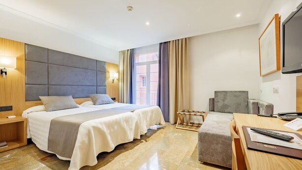Triple Room | Minibar, in-room safe, soundproofing, free WiFi - Artmadams (Palma de Mallorca)