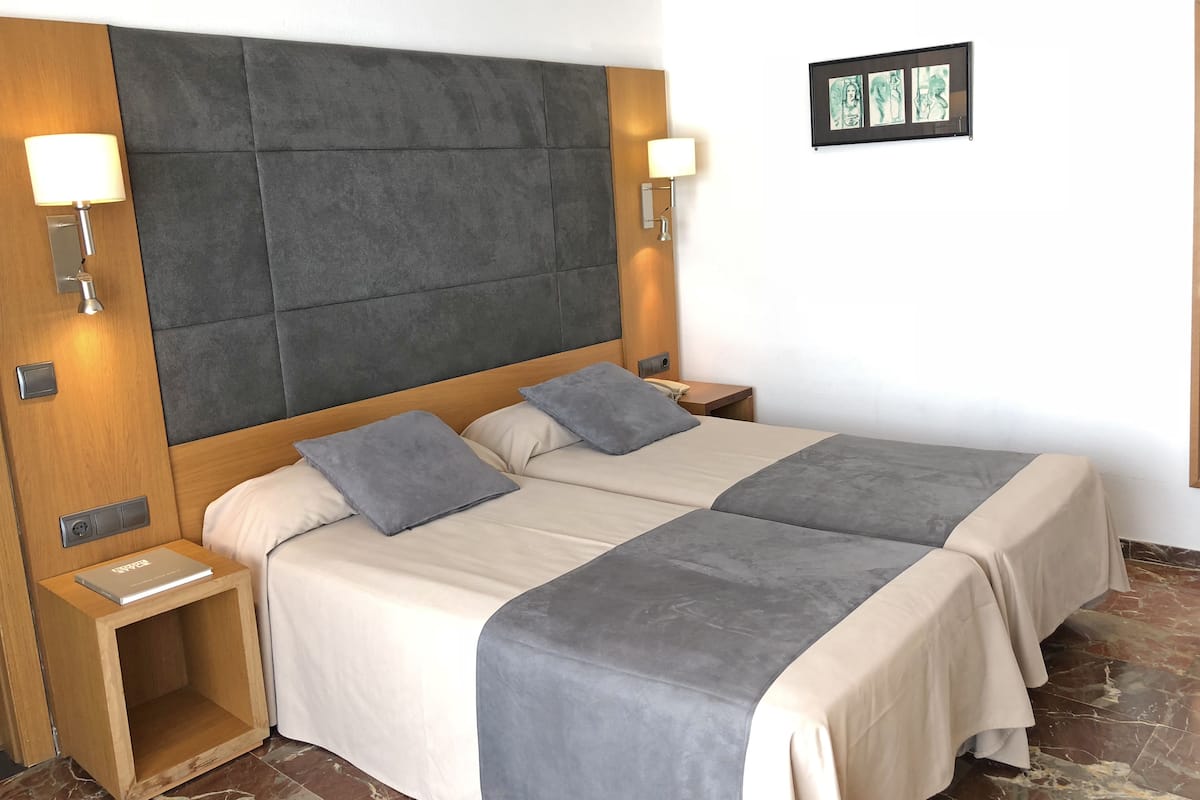 1 Schlafzimmer, Zimmersafe, Schreibtisch, schallisolierte Zimmer
