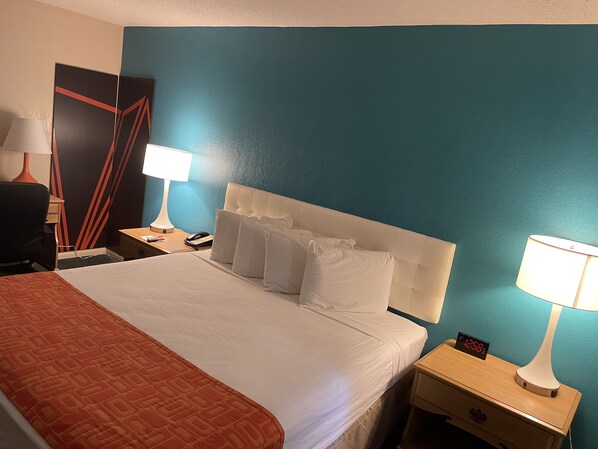 Standardzimmer, 1 King-Bett | Zimmersafe, Schreibtisch, Bügeleisen/Bügelbrett, Zustellbetten