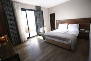 Deluxe Double Room, Sea View | Premium bedding, minibar, in-room safe, individually decorated - Albatros Premier Hotel - Special Class (Istanbul)