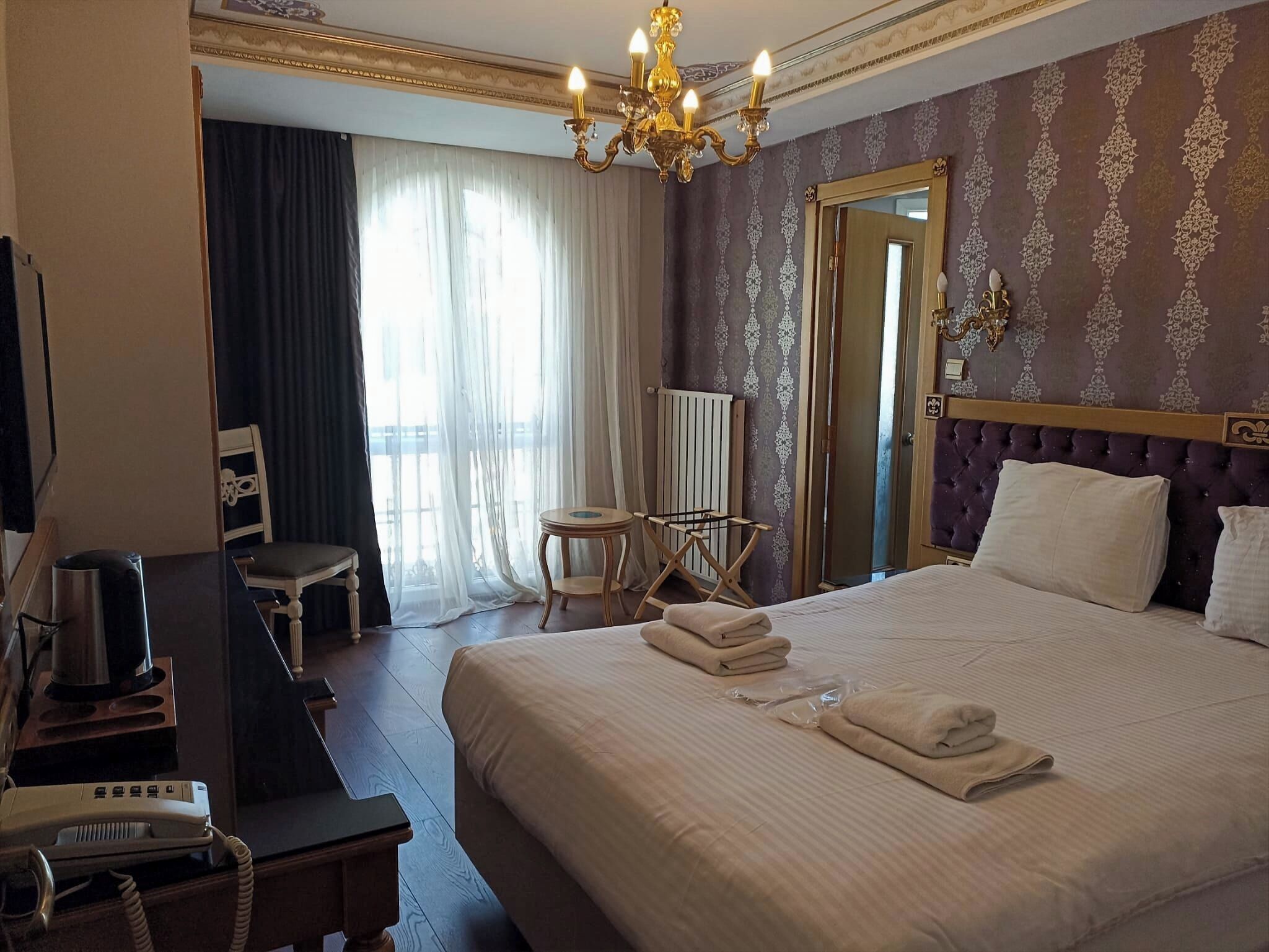 Standard-Doppel- oder -Zweibettzimmer, Stadtblick | Hochwertige Bettwaren, Minibar, Zimmersafe, individuell dekoriert