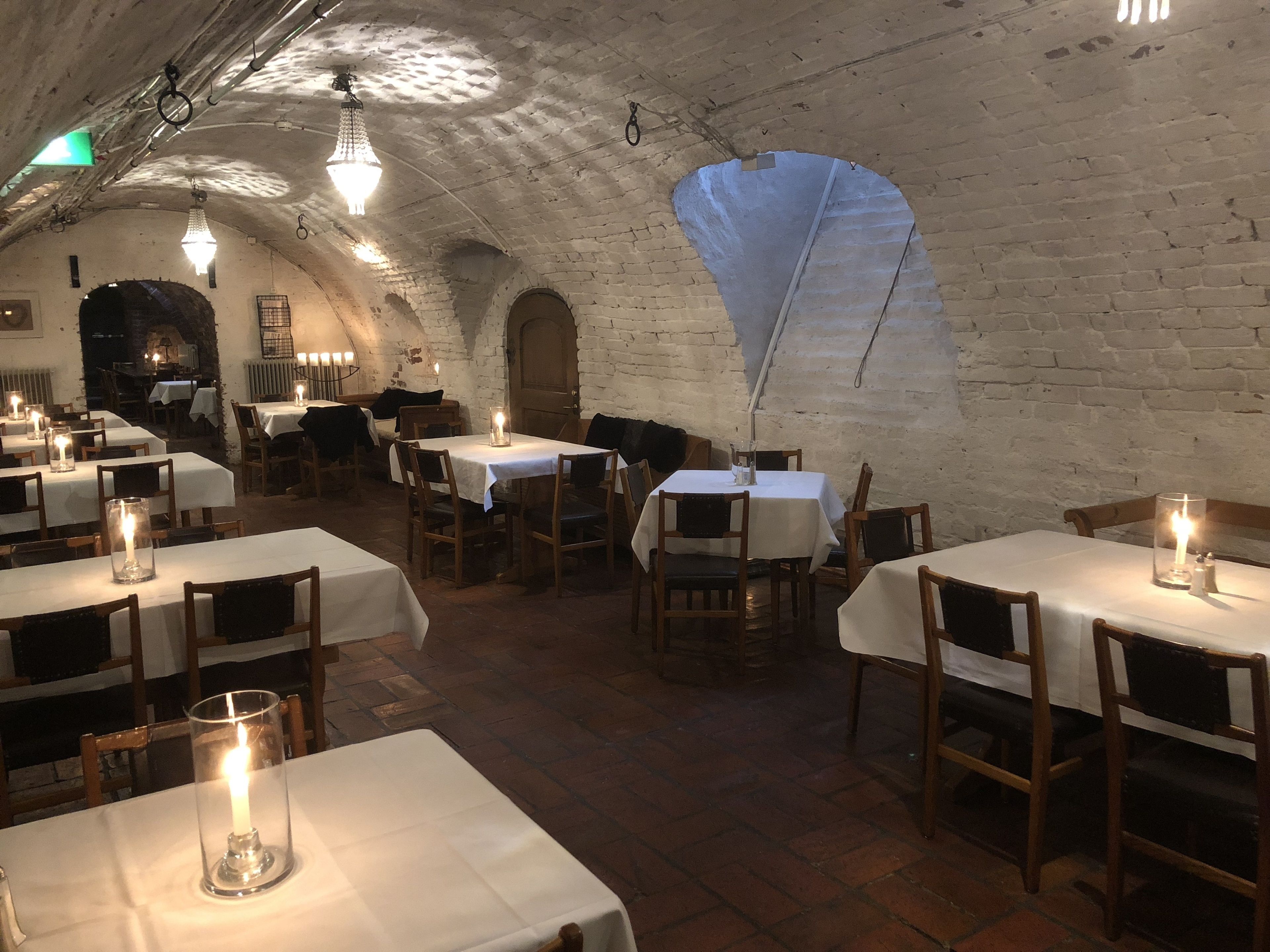 朝食 (コンチネンタル ブレックファスト 、無料)