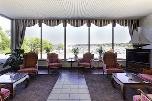 Lobby-Lounge