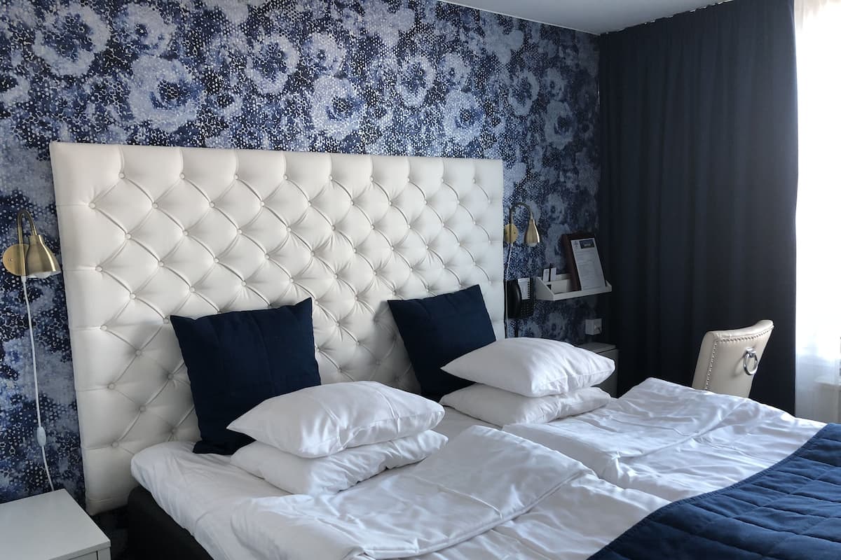 1 bedroom, desk, free wifi, bed sheets