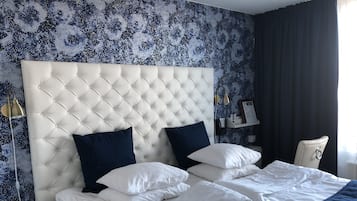 Skrivbord, gratis wi-fi och sÀngklÀder