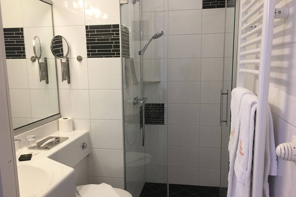 Salle de bain | Séchoir à cheveux, serviettes fournies
