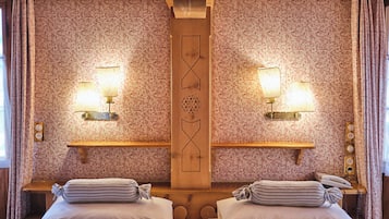 Quarto casal superior (Historic) | Roupas de cama premium, cofres nos quartos, individualmente decorados