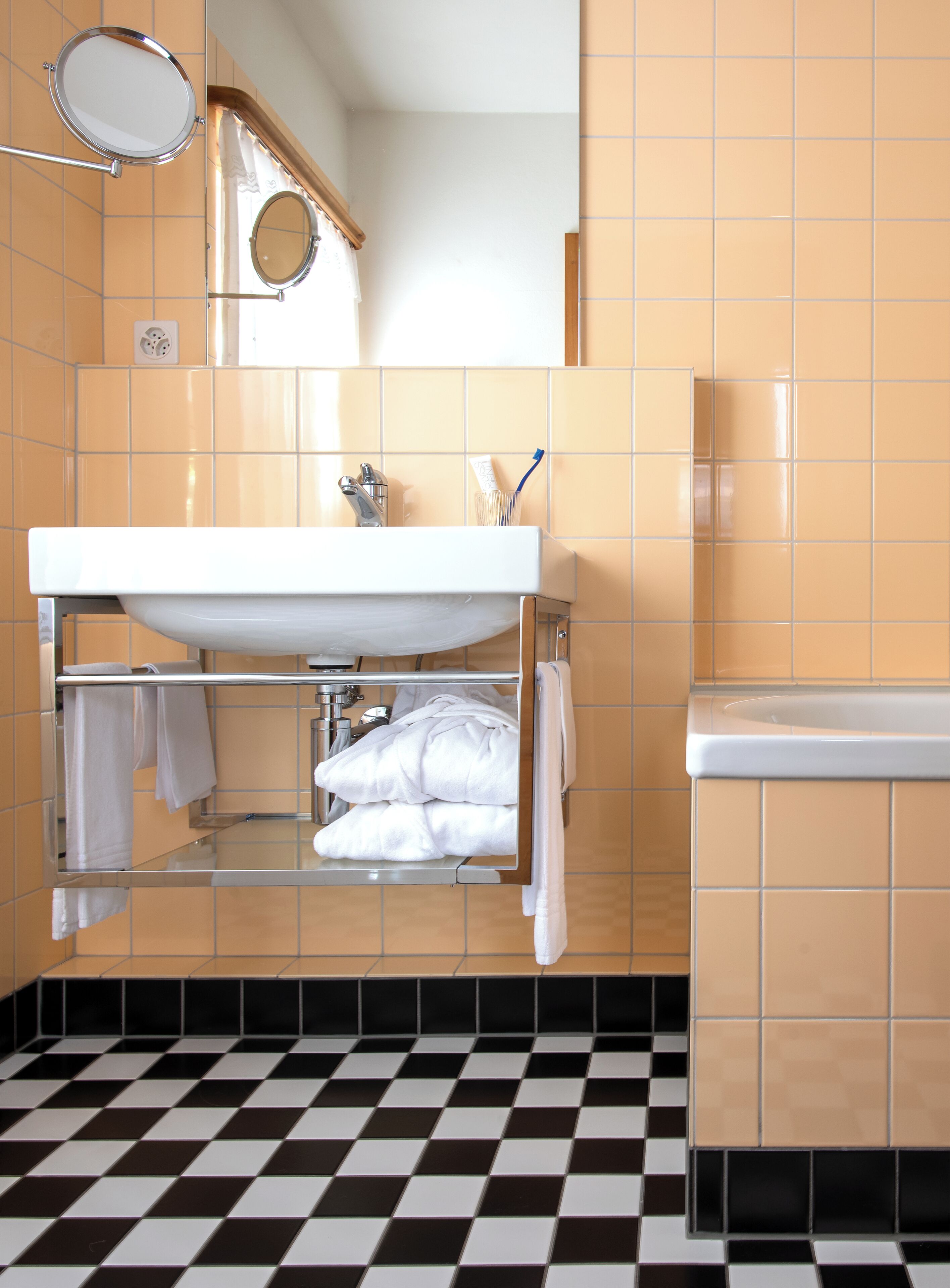 single room (historic) | bathroom | combined shower/bathtub, free toiletries, hair dryer, bathrobes