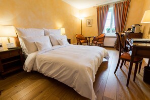 Minibar, in-room safe, desk, rollaway beds