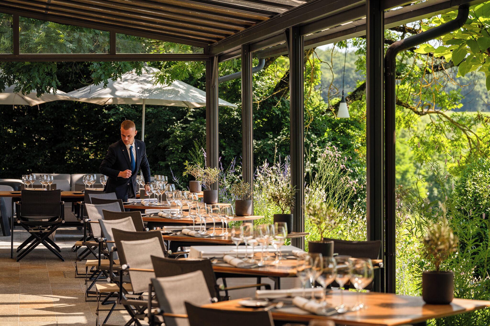 Lunch and dinner served, French cuisine