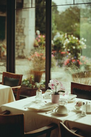 Daily buffet breakfast (CHF 40 per person) - Domaine De Chateauvieux (Satigny)