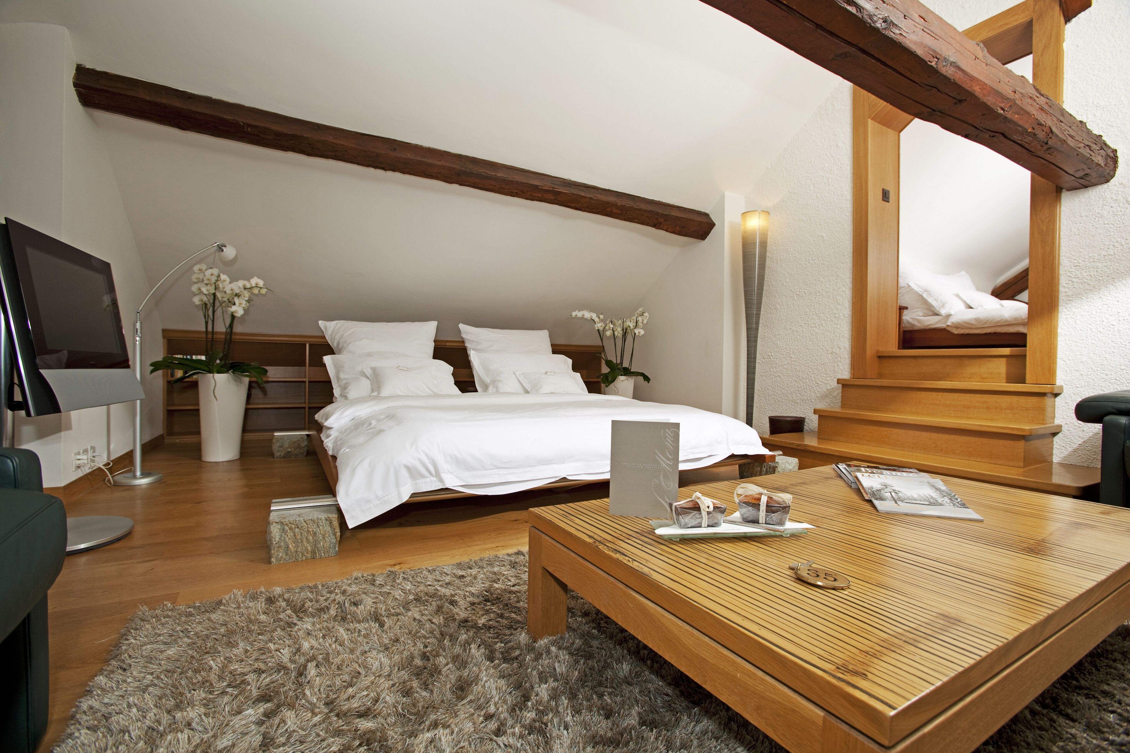 minibar, in-room safe, desk, rollaway beds