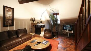 Minibar, in-room safe, desk, rollaway beds