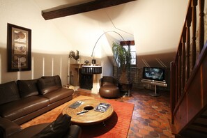 Minibar, in-room safe, desk, rollaway beds