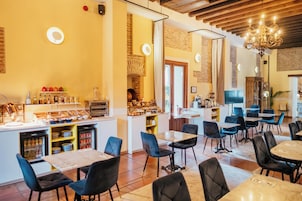 Daily full breakfast (EUR 15 per person)