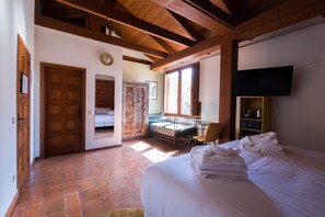 Superior Double or Twin Room | 1 bedroom, down comforters, in-room safe, desk