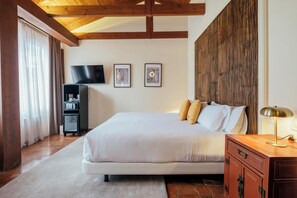 Chambre Standard | Couette en duvet d'oie, coffres-forts dans les chambres, bureau